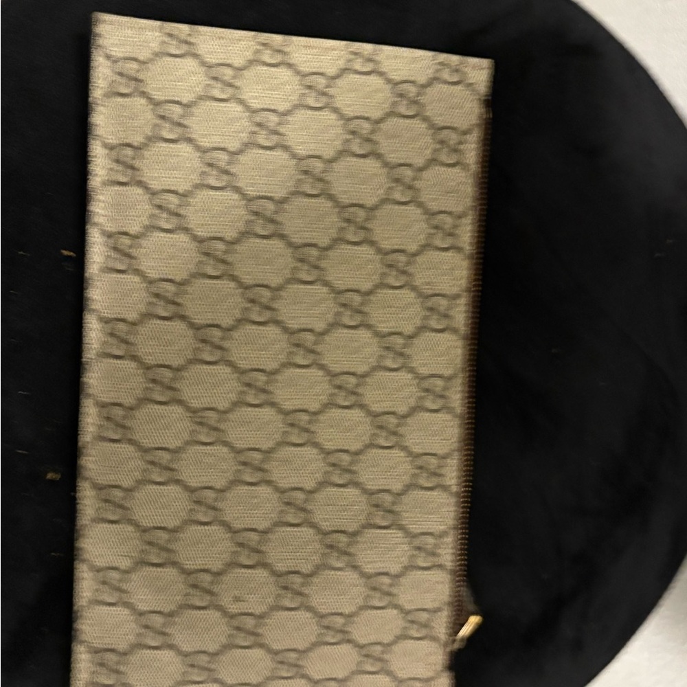 Gucci Beige Zip-Around Wallet